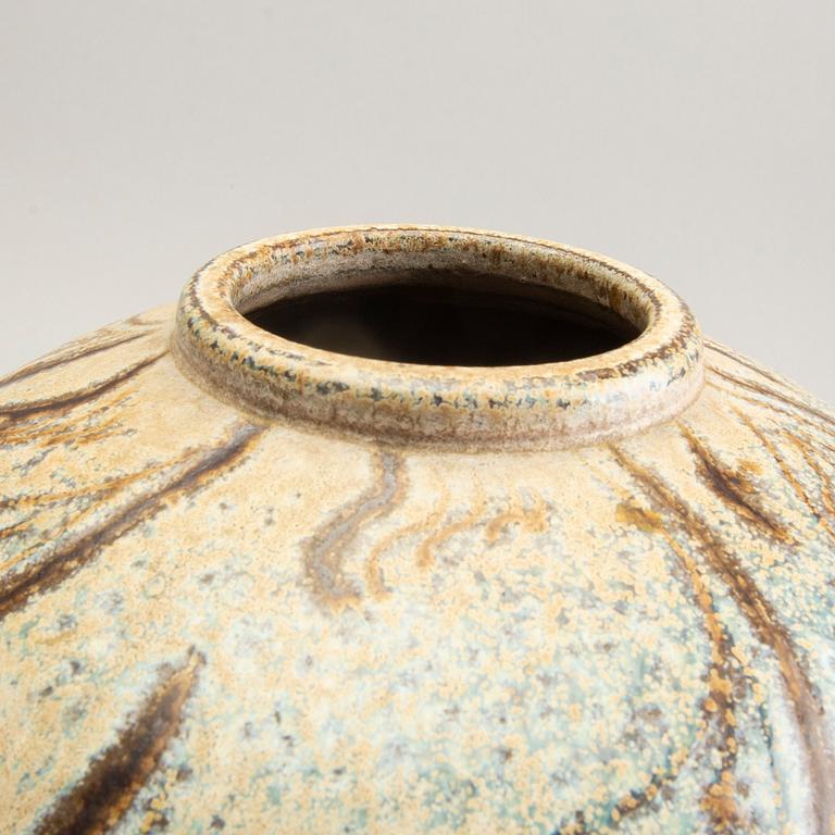 A Wallåkra stone ware vase.