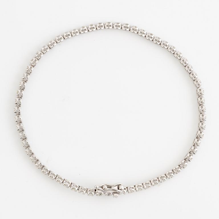 Tennis bracelet 18K white gold with brilliant-cut diamonds.