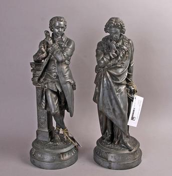 SKULPTURER, ett par, vitmetall, omkring 1900.