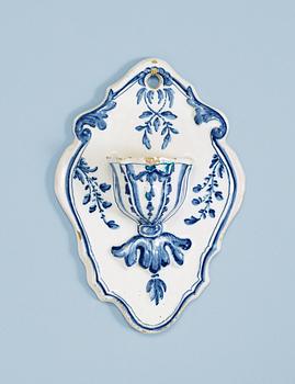 A Swedish faience hanging soap holder, Rörstrand 1752.