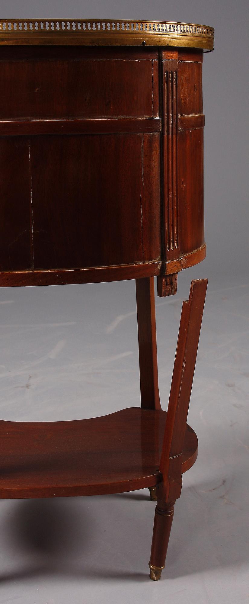BYRÅ, Louis XVI-stil. 1900-tal.