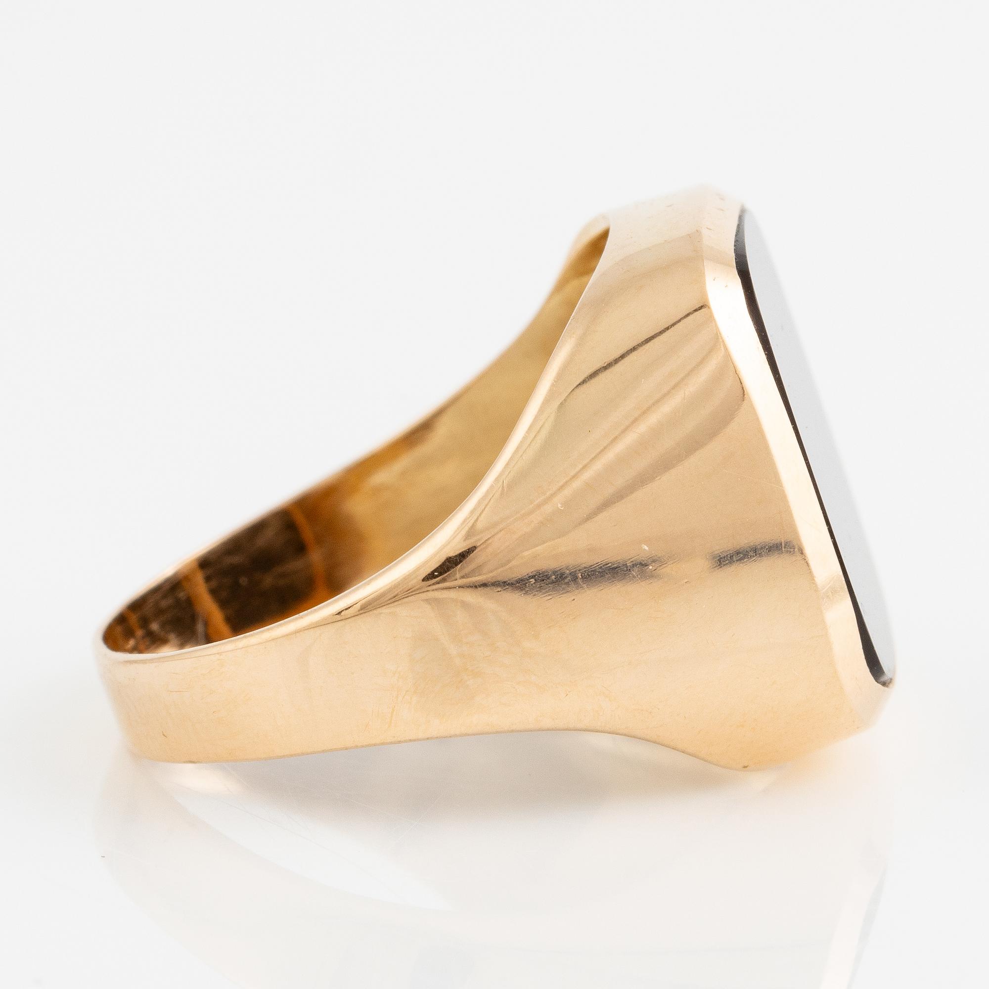 Ring, signet ring, 18K gold with onyx.
