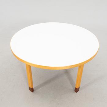 Alvar Aalto, matbord, modell 91, Artek, Finland, sent 1900-tal.