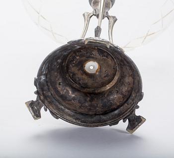FAT PÅ FOT, nysilver och glas, 1900-talets början.