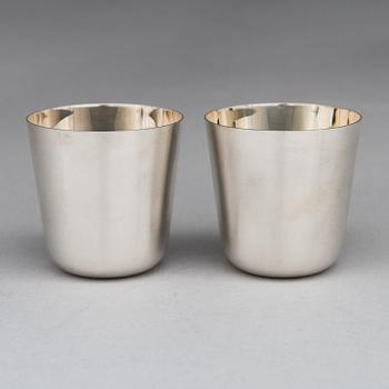 Pekka Piekäinen, A silver punch bowl with ladle and six beakers, marked PP, Auran Kultaseppä, Turku 1975-76.