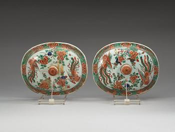 TERRINER med LOCK, ett par, porslin. Qing dynastin, Kangxi (1662-1722).