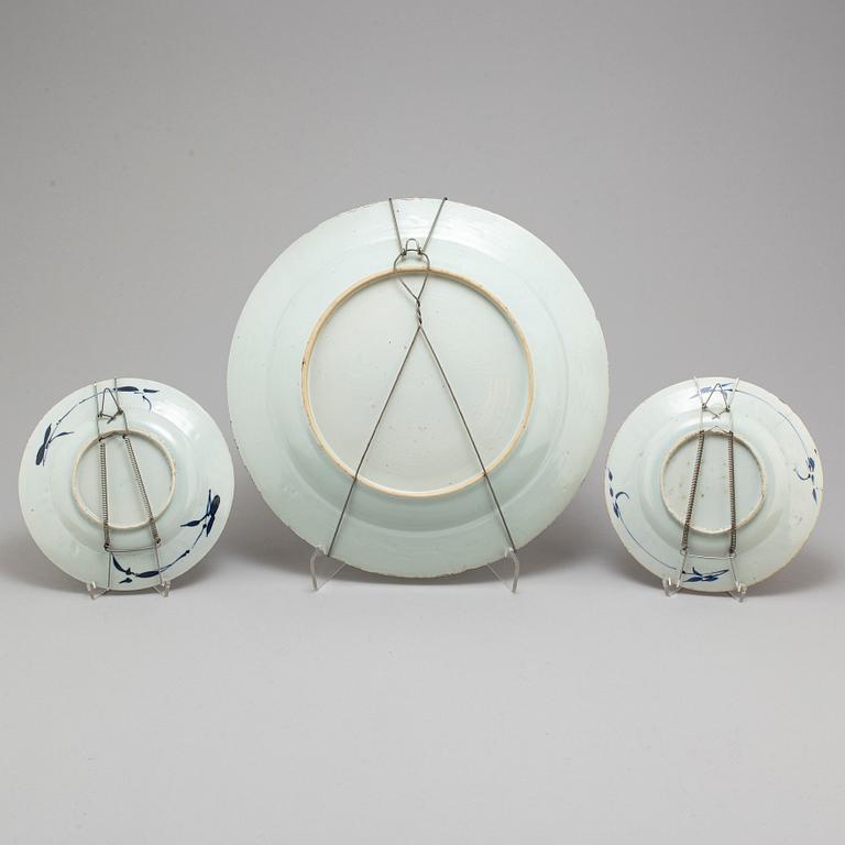 FAT samt TALLRIKAR, ett par, kompaniporslin. Qingdynastin, Qianlong (1736-95).