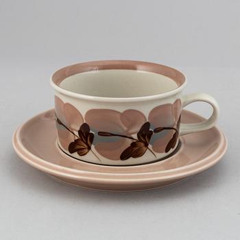 Ulla Procopé. A set of 11 tea cups and saucers, "koralli", Arabia.