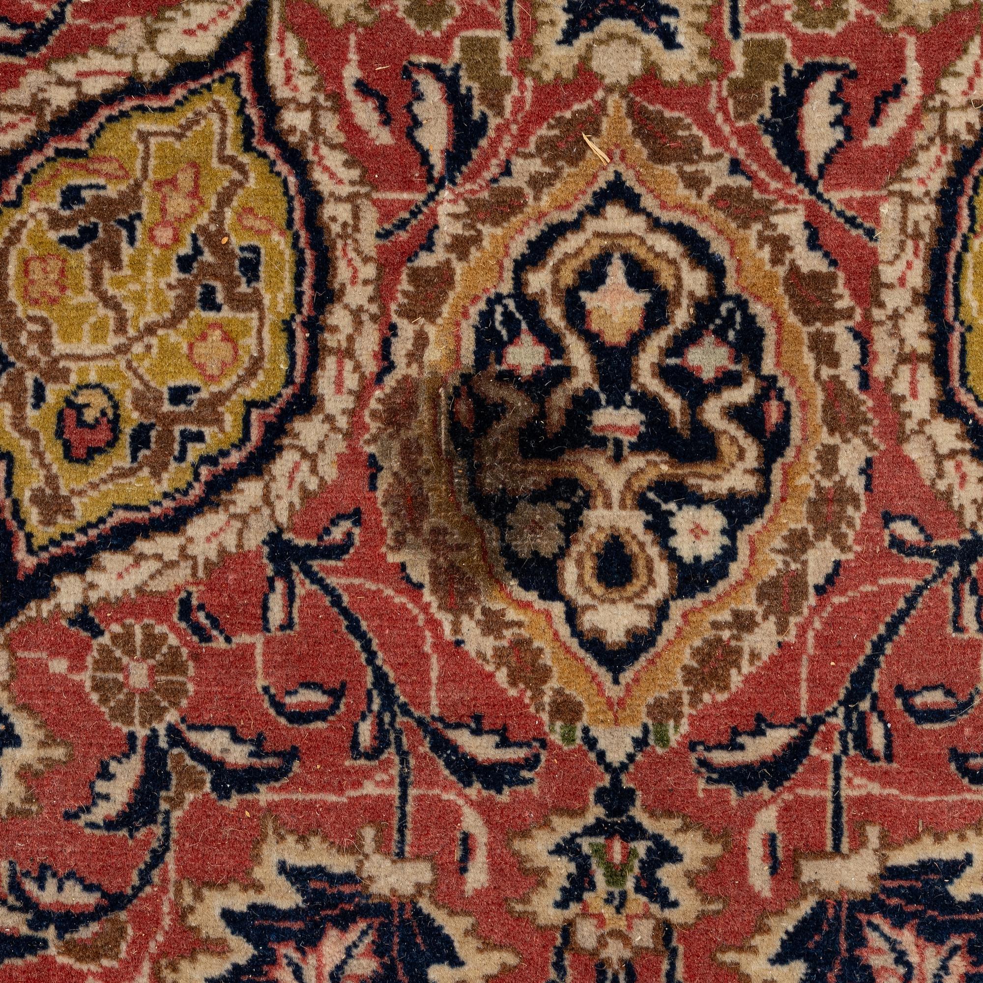 Matta, Täbriz, ca 285 x 125 cm.