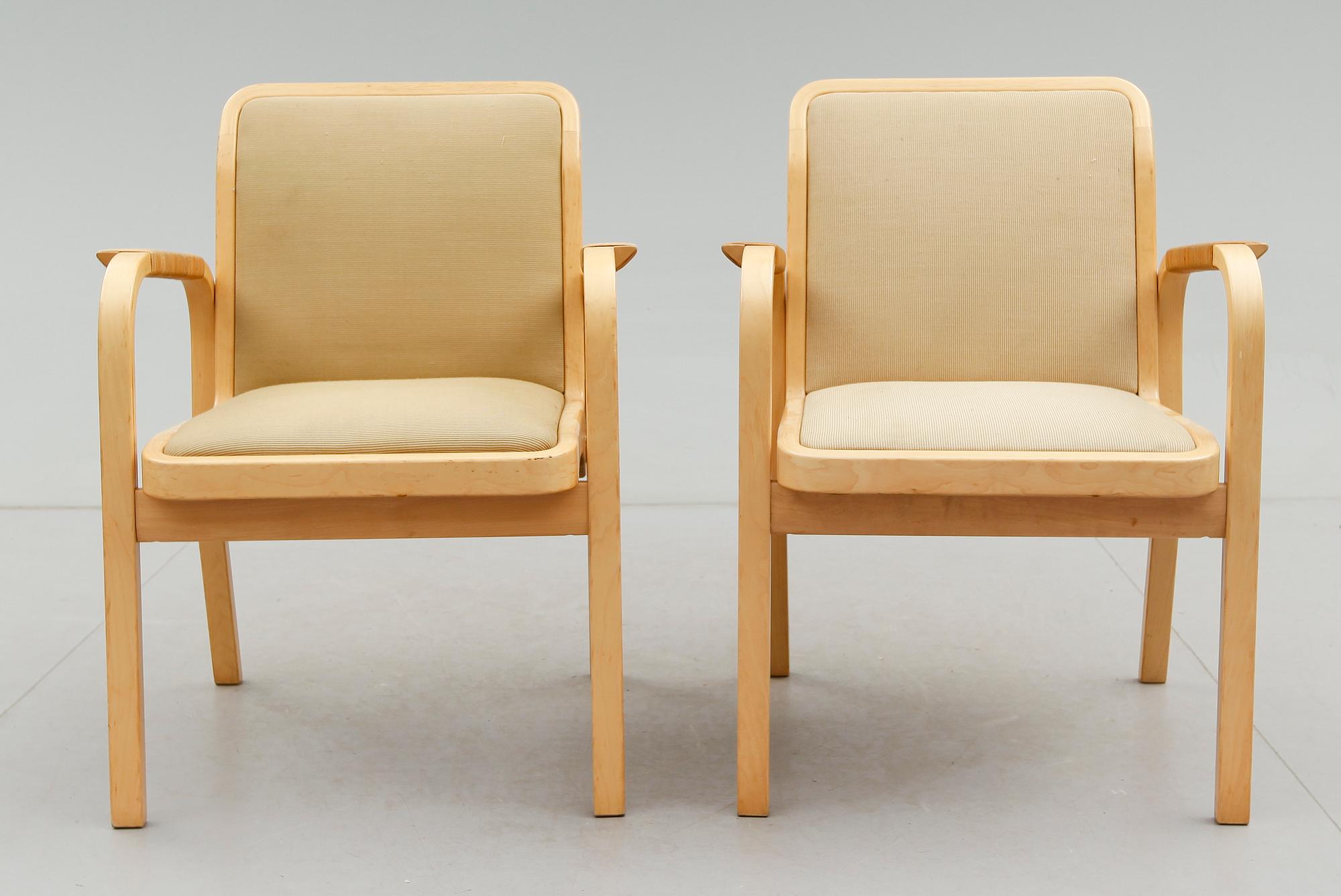 KARMSTOLAR, 1 par, modell E45, Alvar Aalto, Artek, 1900-talets andra hälft.
