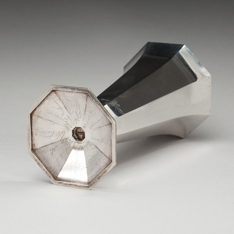 A Wiwen Nilsson vase, Lund 1933.