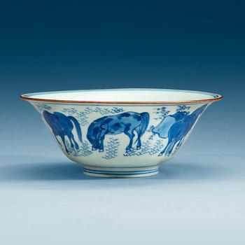 1871. A blue and white Transitional bowl, 17th Century.