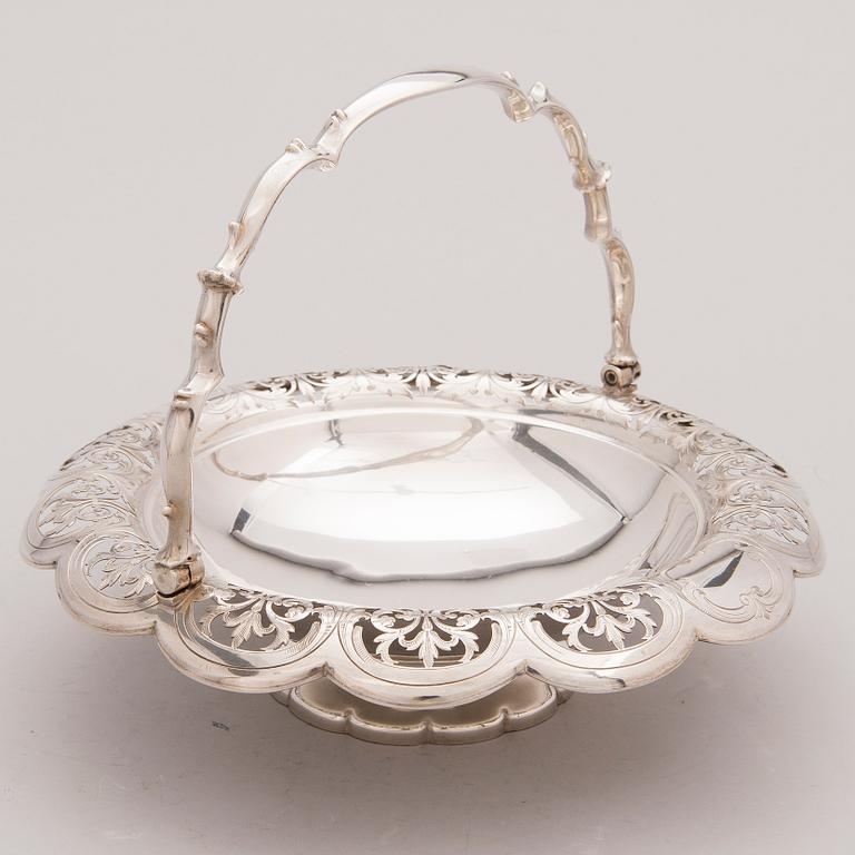 A 1920 silver bread basket, London.