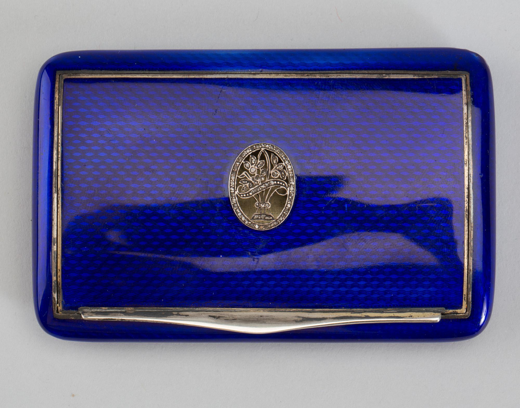 ETUI, emalj på silver. Ej identifierbar stämpel. Europa. 1800/1900-tal.