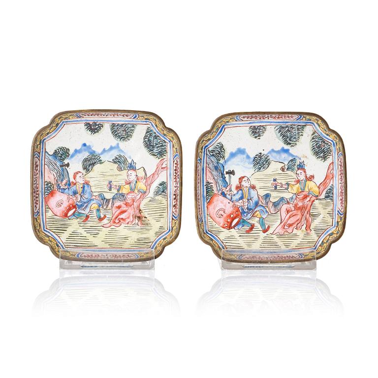 A pair of enamel on copper coasters, Qing dynasty, circa 1800.