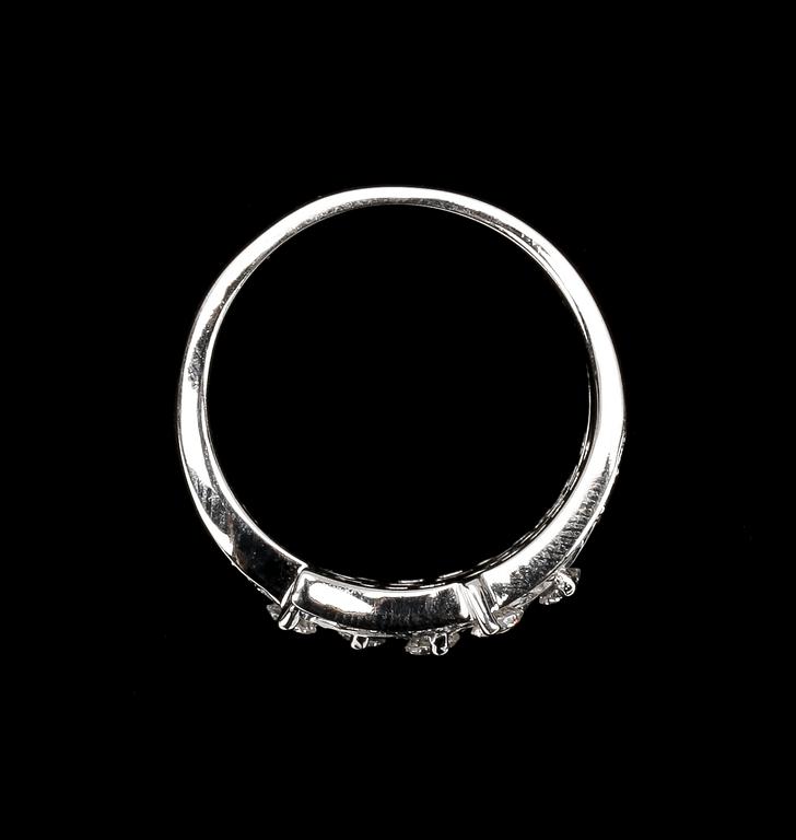 RING, briljantslipade diamanter, tot. 0.75 ct enl gravyr.