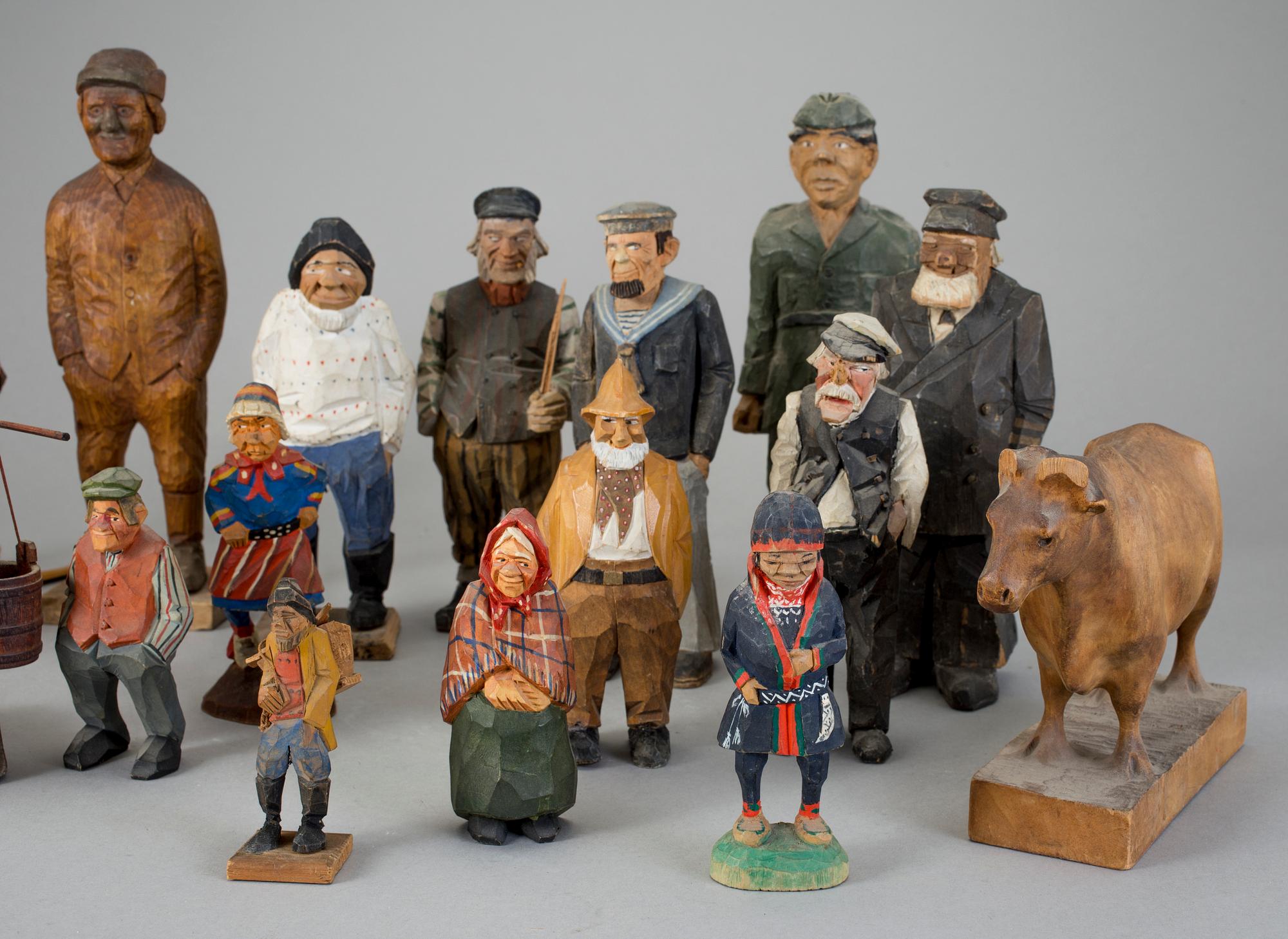 TRÄFIGURER 19 st, omkring 1940-50-tal.