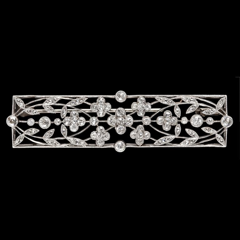 A platinum and diamond brooch, ca 1915.