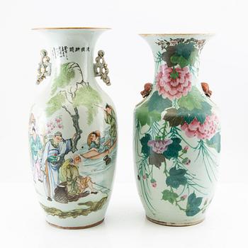 Two Chinese vases, 20th century.