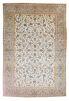 An old Kashan carpet ca 556x357 cm.