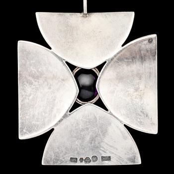 HÄNGSMYCKE, silver med cabochonslipad ametist, Thore Eldh, Göteborg, 1963. Vikt 40 g.
