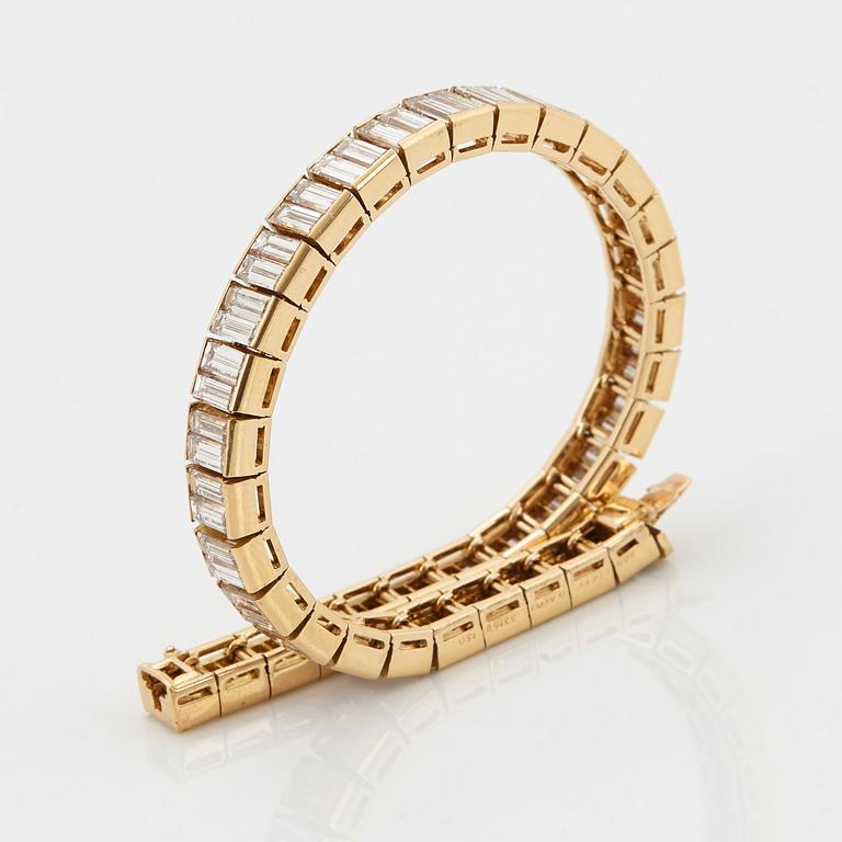 A Van Cleef et Arpels bracelet "Bracelet Baguette".
