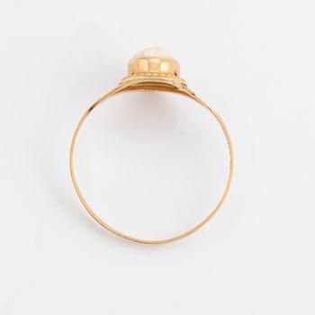 Gold and shell cameo necklace, ring and earrings.