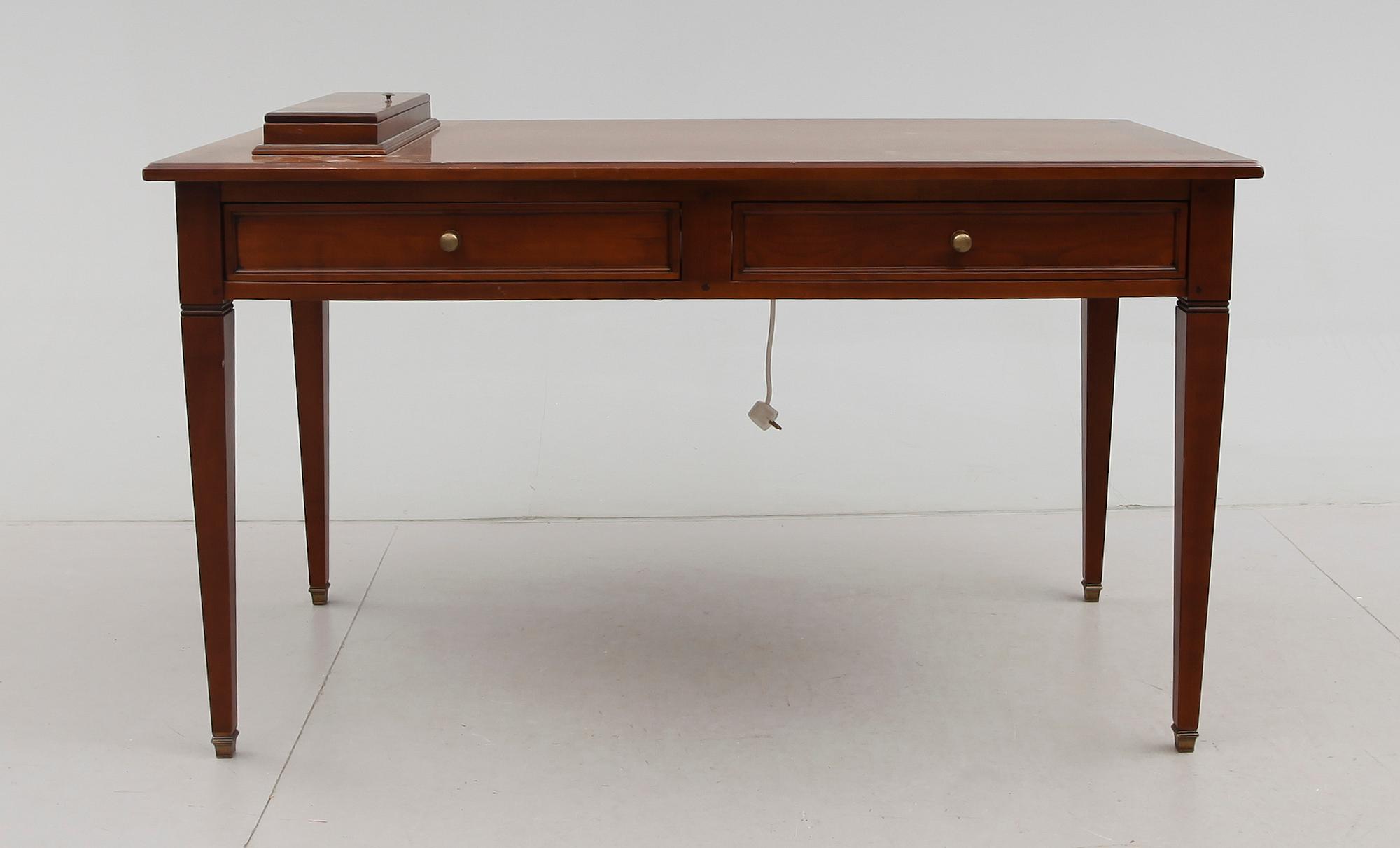 SKRIVBORD, gustaviansk stil, 1900-talets andra hälft.