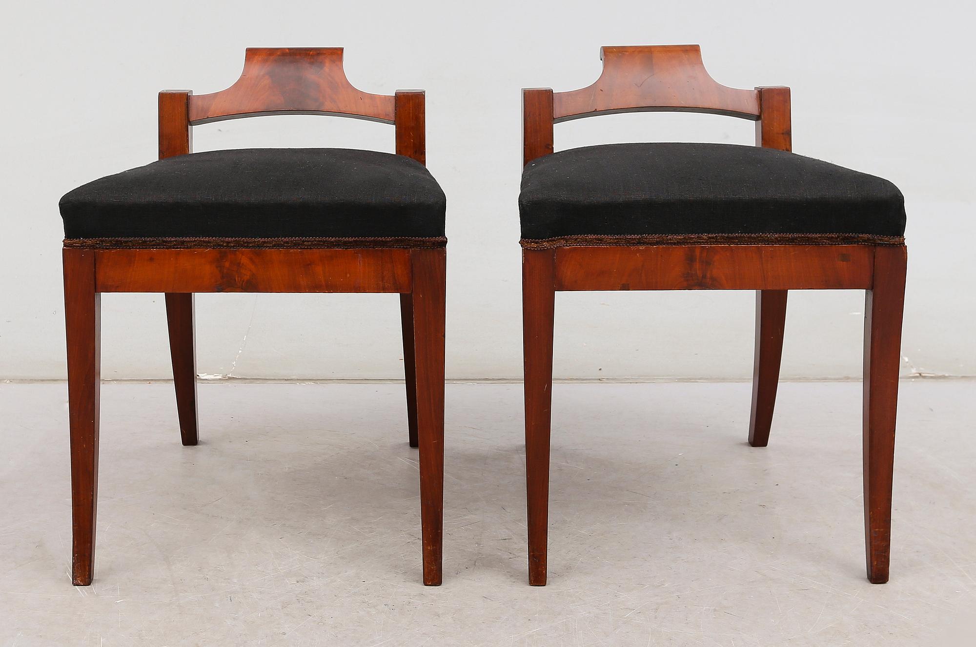 TABURETTER, 1 par, Karl-Johan, 1800-talets mitt.