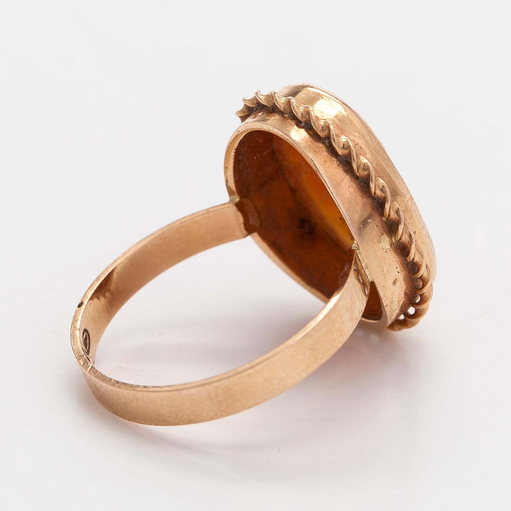 A 14K gold and shell cameo jewelry set, bracelet, pendant/brooch and ring.