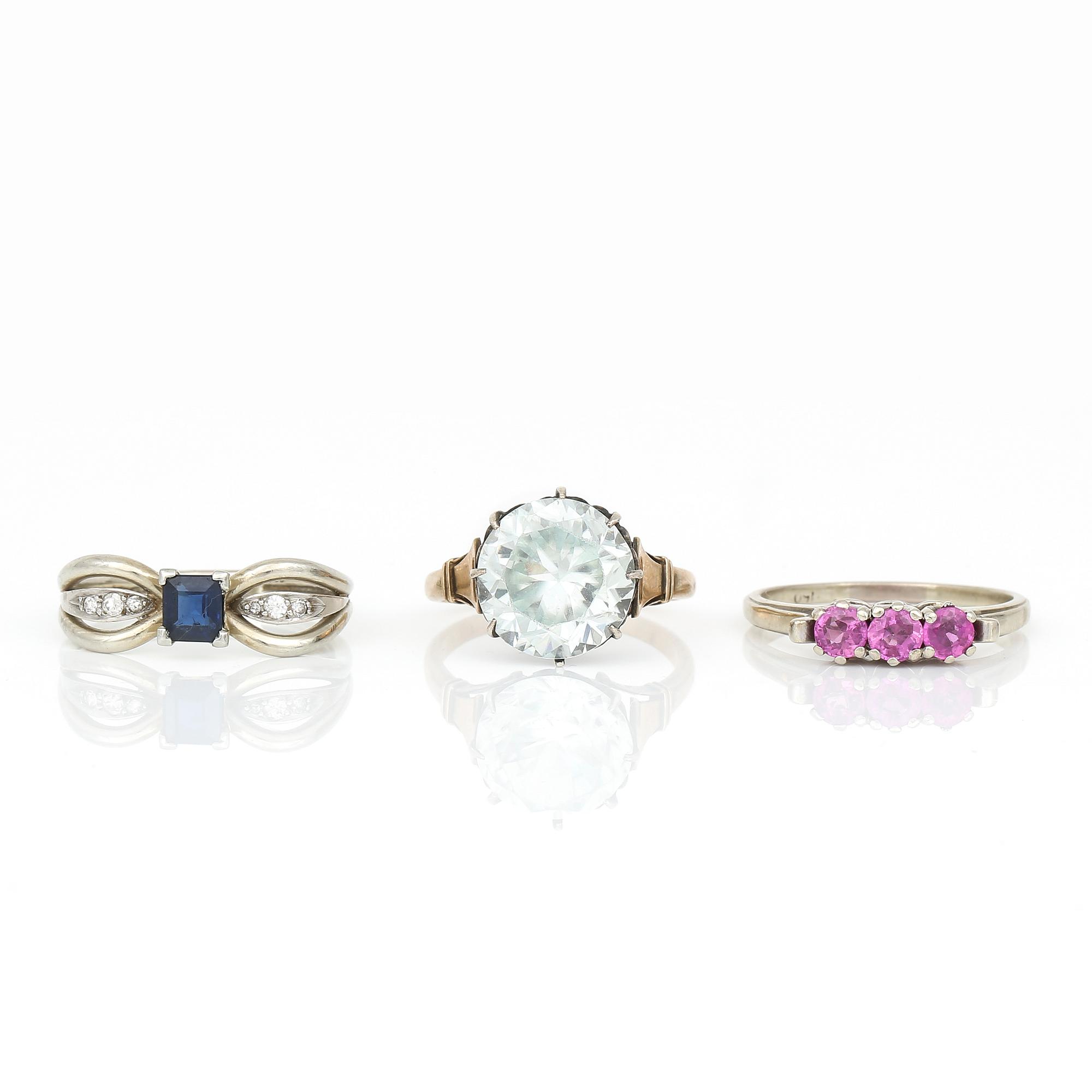 PARTI SMYCKEN, 3 st, 18K guld med olika färgade safirer, diamanter och cubic zircon. Total vikt ca 12,93 g.