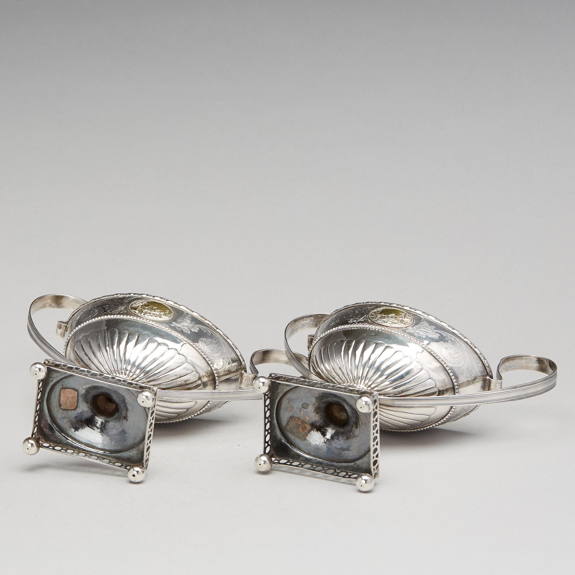 Hans Lyberg, sockerskålar med lock, ett par, silver, Borås 1805. Sengustavianska.