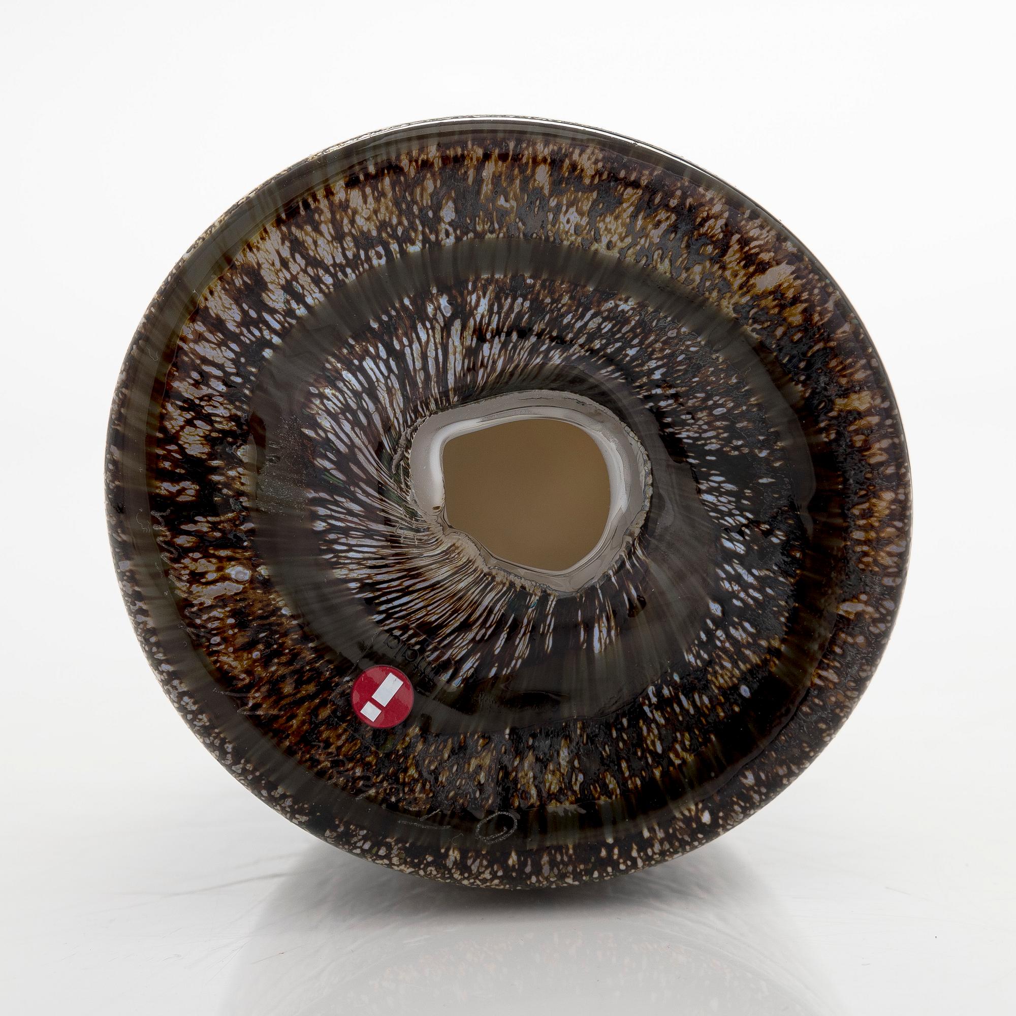 Oiva Toikka, a 'Barn Owl' glass bird, signed O. Toikka Nuutajärvi.