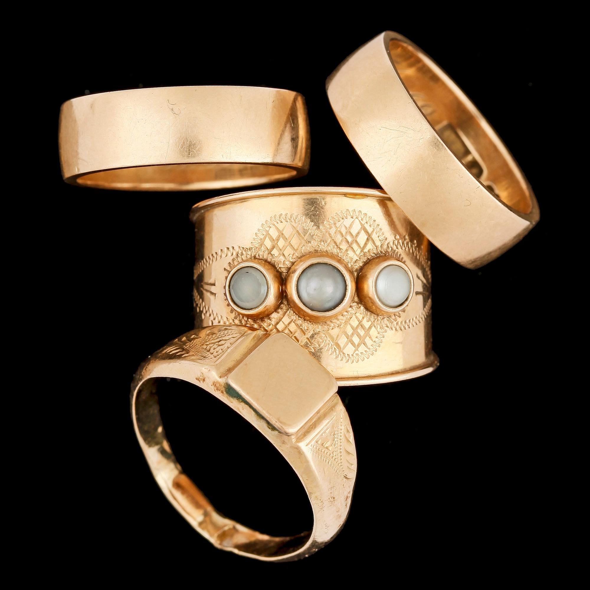 RINGAR, 4 st, 18K guld. Tot vikt ca 16g.