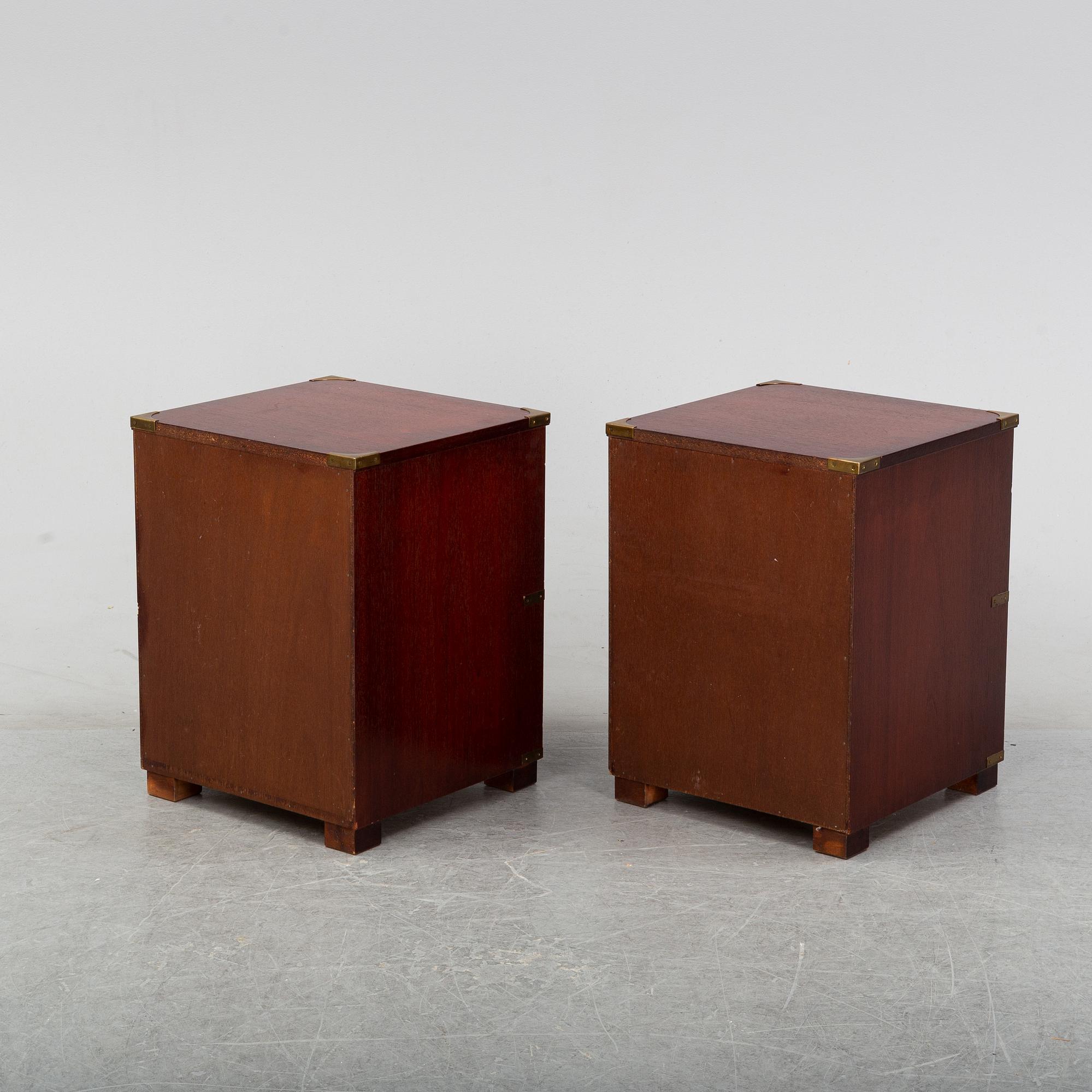 A pair of mahogany bedside tables, England second half of the 20th century.