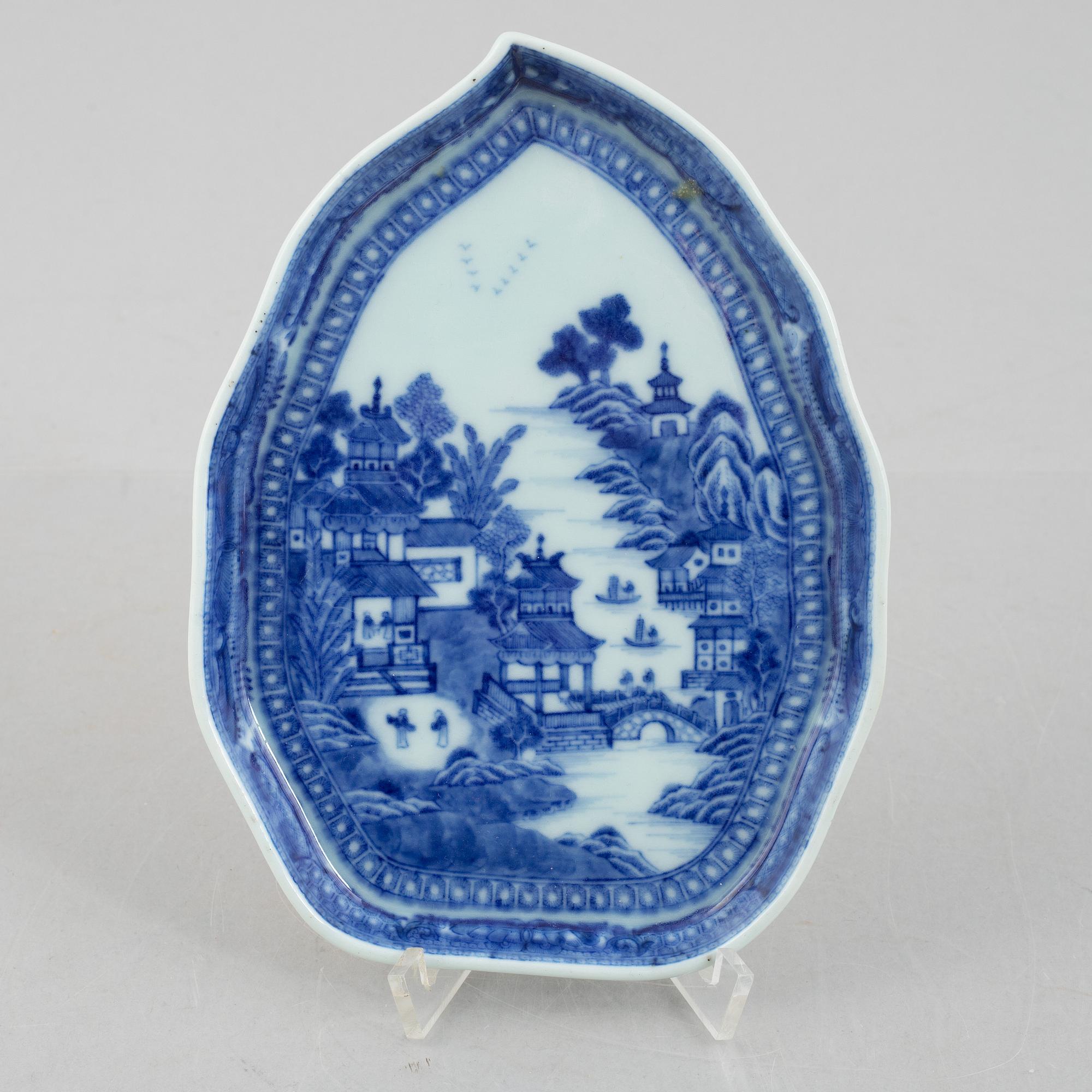 Seven export porcelain serving dishes, China, Jiaqing (1796-1820),.