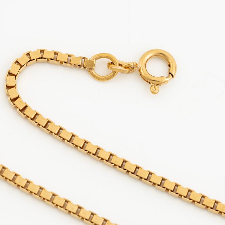 Chain 18K gold.