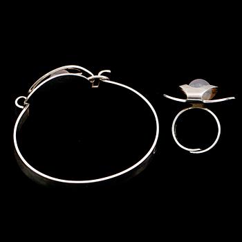 RING OCH ARMBAND, silver, Finland, 1900-talets andra hälft.