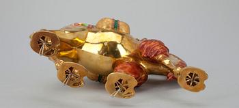 KAMEL, guld 18k, Kina 1970-tal, kontrollstämplad i Finland 1975. Tot. vikt ca 721 g, utan sockel.