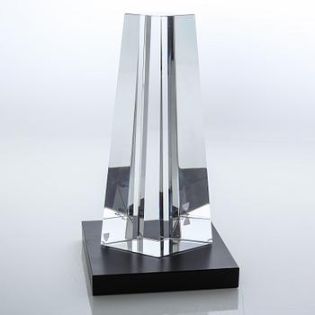 A signed glass sculpture bt Jan Johansson for Orrefors.