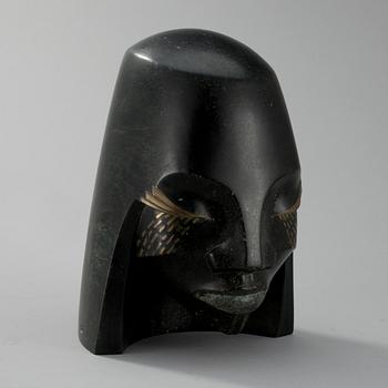 OKÄND KONSTNÄR, skulptur, bowenit, mässing, monogramsignering, 1980-tal.