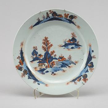 An imari dish and an imari bowl, Qing dynasty, Qianlong (1736-95).