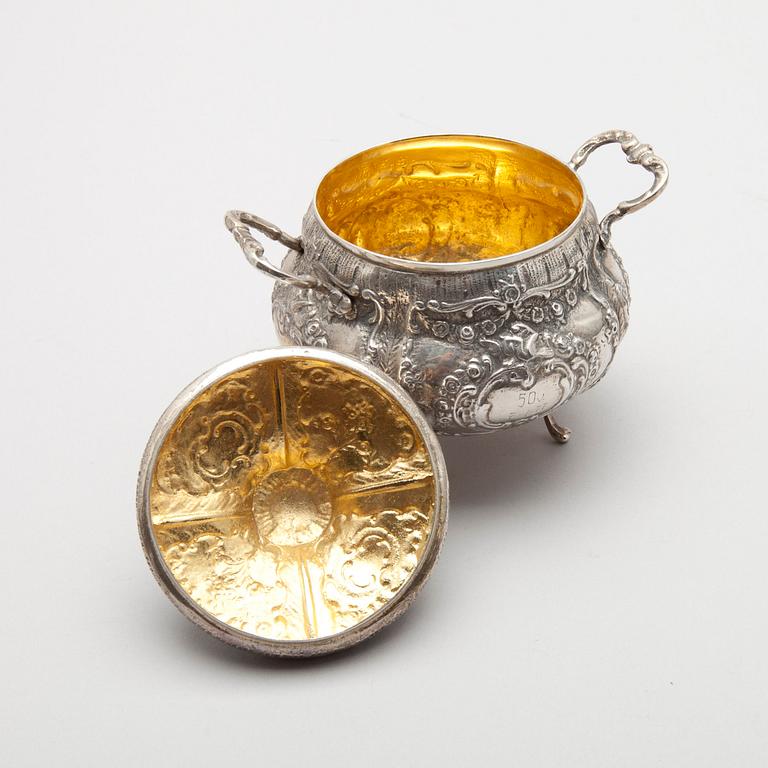 SOCKERSKÅL samt GRÄDDSNÄCKA, silver, finska stämplar KIS 1976. Vikt 575 g.