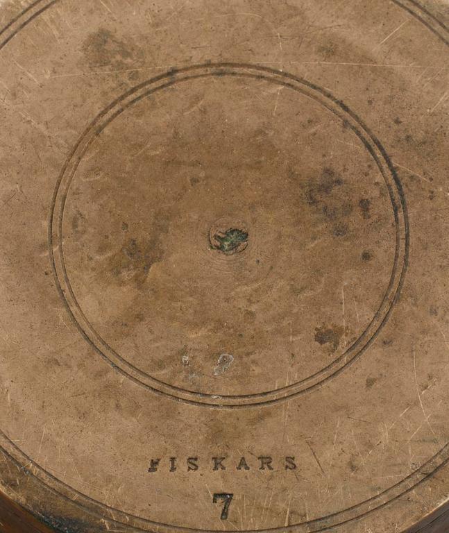MORTLAR, 2 st, mässing, en stämplad Fiskars, 1800-talets andra hälft.
