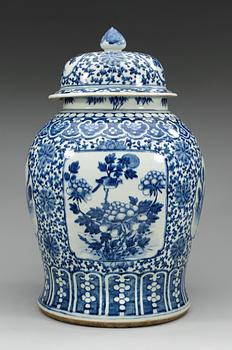 A large blue and white jar, Qing dynasty, 19h Century.