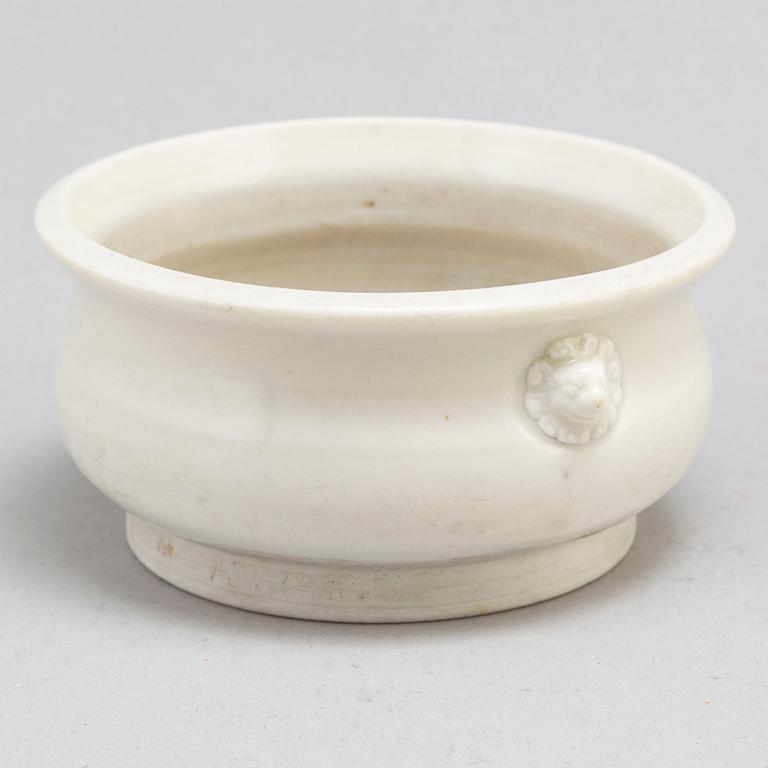 A Blanc de Chine censer, Qing dynasty, Kangxi (1662-1722).