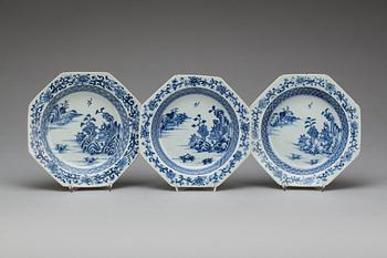 TALLRIKAR, 2+1, porslin, Kina, Qianlong 1736-1795.