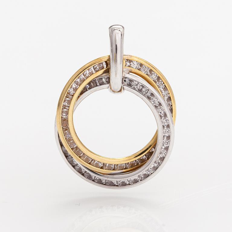 An 18K gold pendant with diamonds ca. 0.50 ct in total.