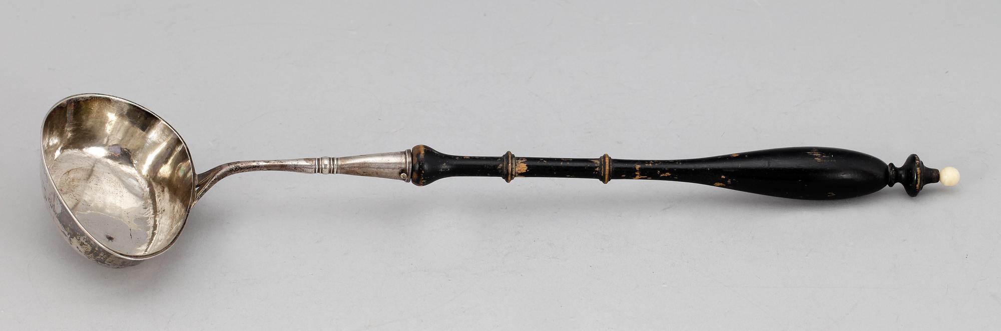 SOPPSLEV, silver, Anders Rahm, Norrköping, 1827. Tot ca 95g.