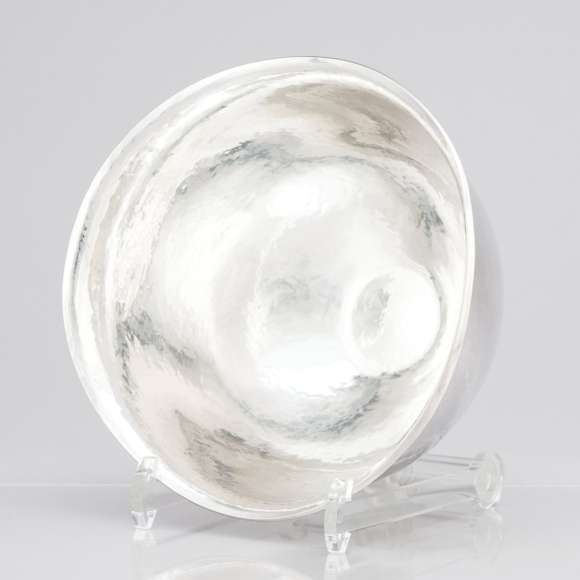 Lars Håkansson, a sterling bowl, Konstindustriskolan, Göteborg 1978.
